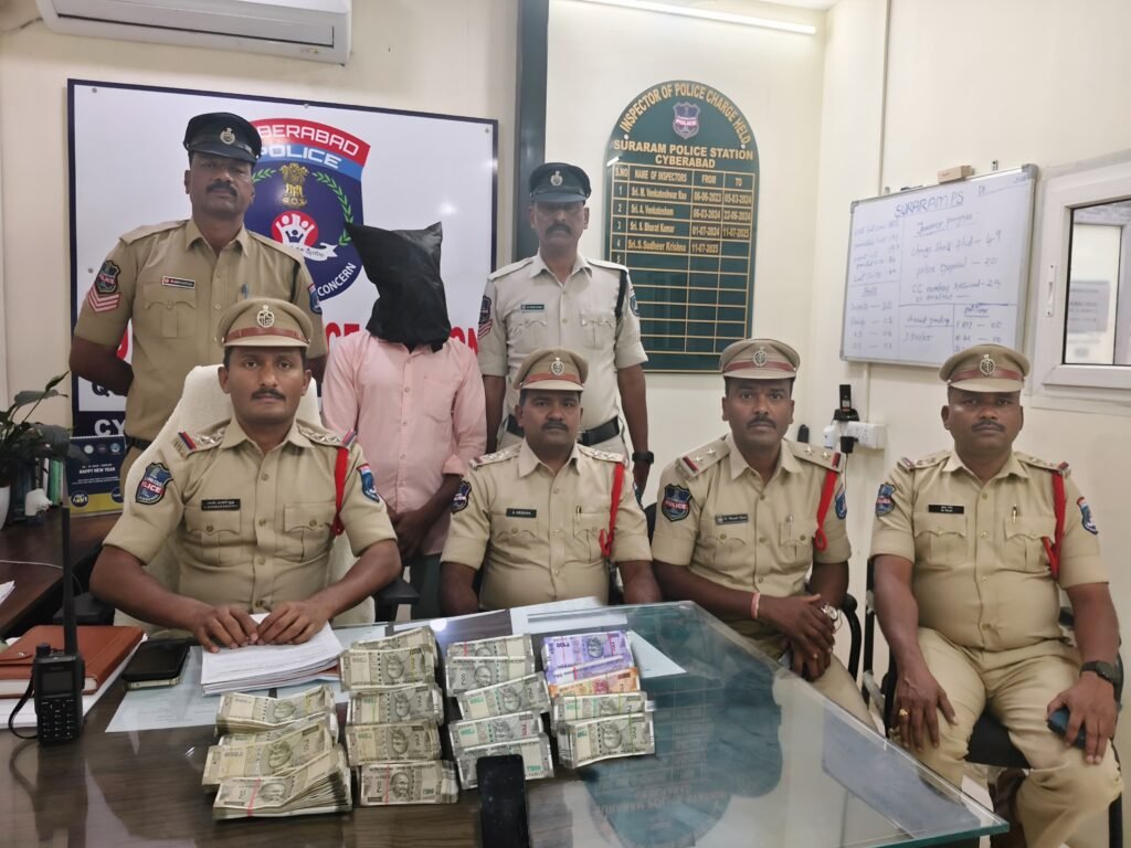 మార్కెట్‌లో హ్యాండ్‌బ్యాగ్‌ చోరీ: ముగ్గురు దొంగల అరెస్టు*   హంస కలం వార్త, తెలుగు దినపత్రిక .. 03 – ఫిబ్రవరి -26